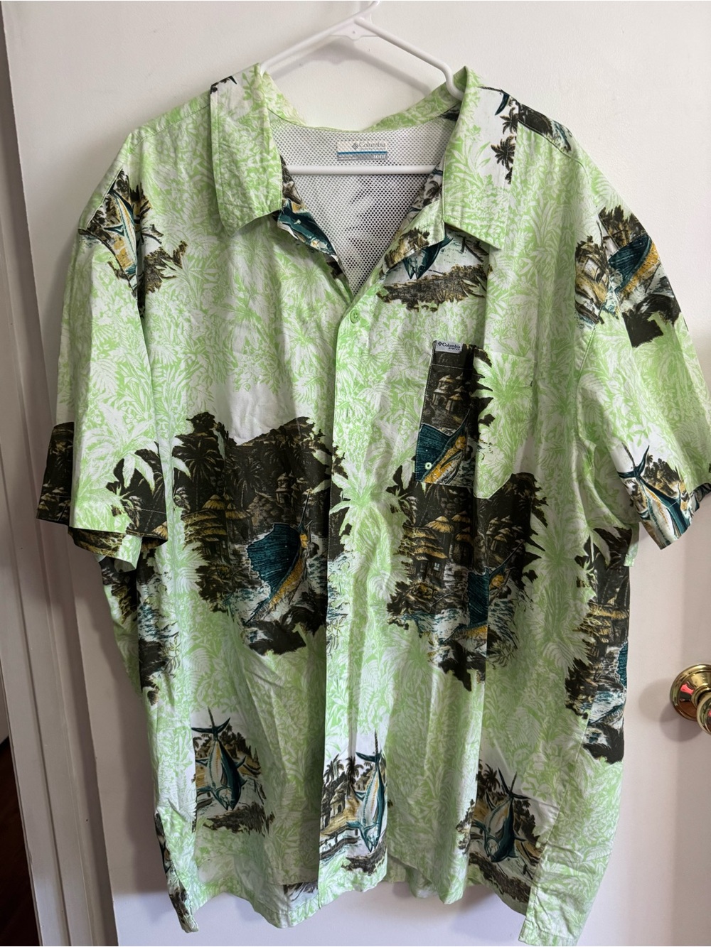 Marlin fishing Shirt Light Green Tropical Print with vents